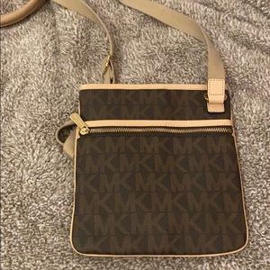 Michael kors crossbody